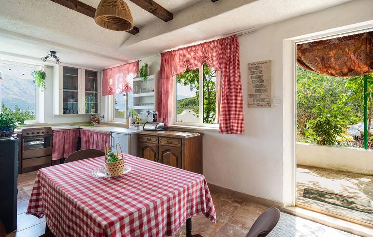 Apartment am Meer mit WLAN, Küche und Parkplatz – 400 m bis zur Küste in Brac