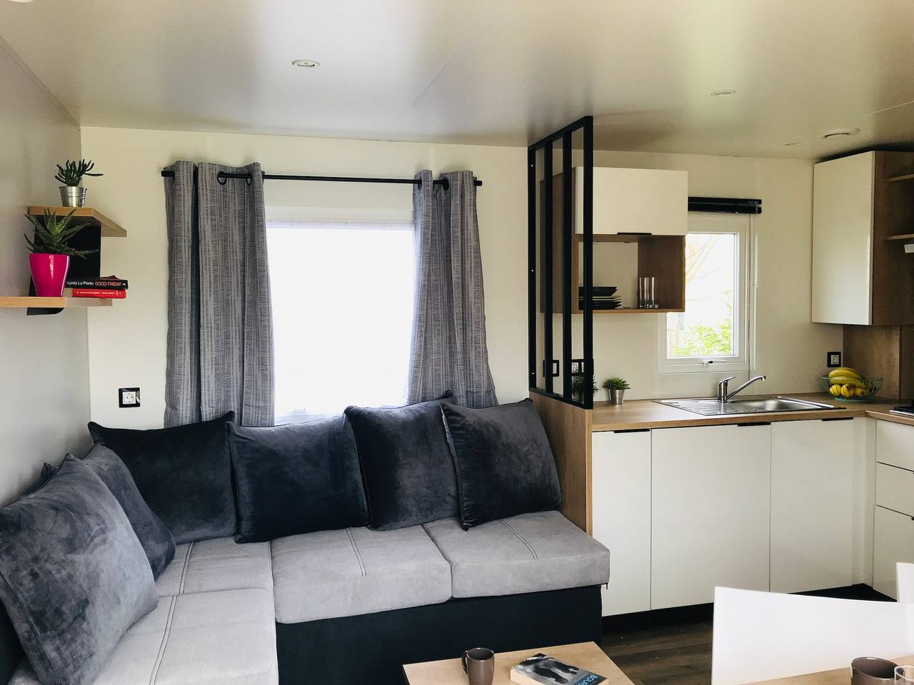 Mobile Home 'Mobilhome Confort 6 Personnes 71' with Private Terrace, Private Garden and Wi-Fi in Bretagne-d'Armagnac, Gers