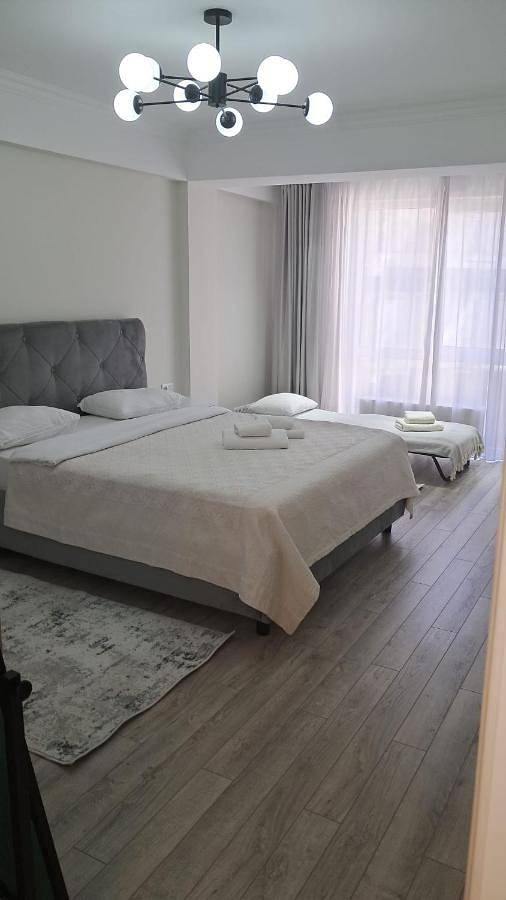 Apartament wakacyjny dla 4 osób, z basen i ogród oraz sauna i jacuzzi w Kiszyniów