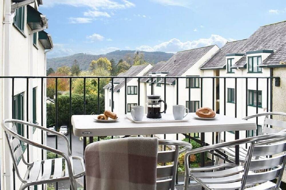 Ganze Wohnung, Claife View - Parking, Balcony, 1 min walk to central Bowness in Bowness-on-Windermere, Lake District