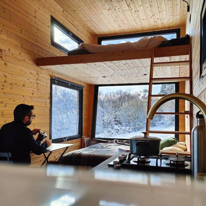 Moose home Tiny House Les Chaumes in Saint-Jacques-d'Ambur, Puy-de-Dôme