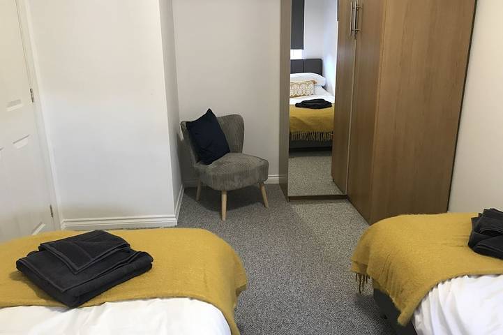 Riverside Home. 3 Bedroom. Free Parking. 10 mins to Newcastle Centre in Gateshead