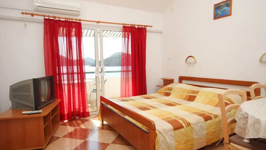Gîte pour 2 personnes, avec terrasse dans Lastovo - 2