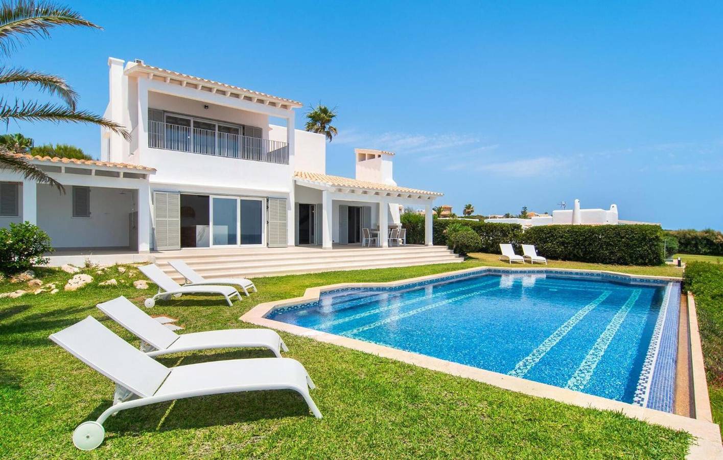 Exklusive, moderne Villa mit Pool, Strandnähe und Panoramablick aufs Meer auf Mallorca in Cala Serena, Felanitx