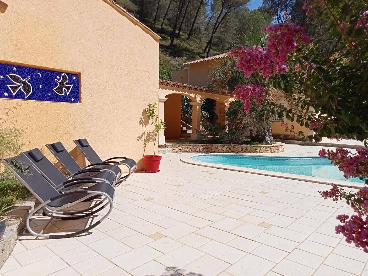 Les Restanques - Chambre d'hôtes in Cuges-les-Pins, Côte méditerranéenne (France)