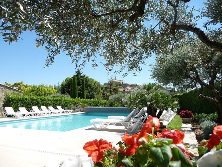Gîte pour 4 personnes, avec piscine ainsi que terrasse et jardin