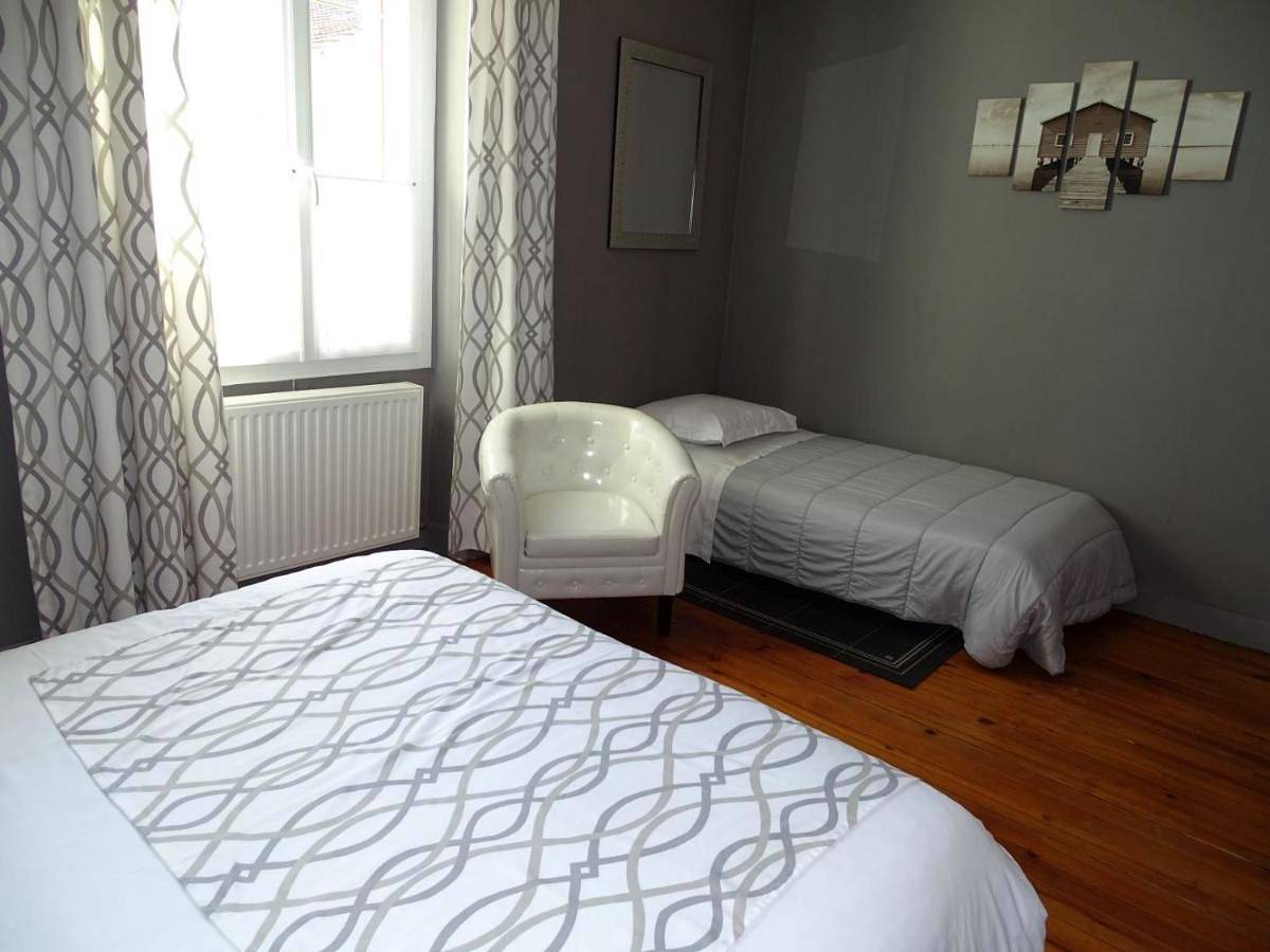 Double Room with Private External Bathroom in Dax, Région de Dax