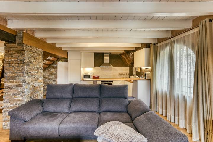 Ganze Wohnung, Ferienwohnung 'Comanegra' mit Bergblick, Wi-Fi und Klimaanlage in Castellfollit de la Roca, Garrotxa