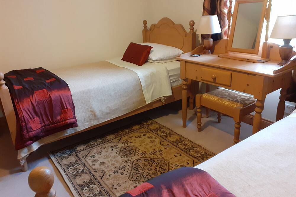 Cornode Cottage, family friendly in Garrykennedy, County Tipperary in Nenagh, Lough Derg