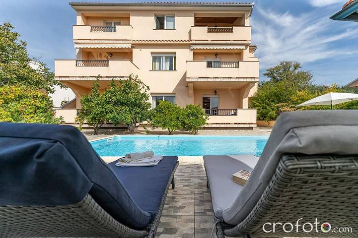 Apartamento de vacaciones para 5 personas, con balcón además de jardín y piscina - 1