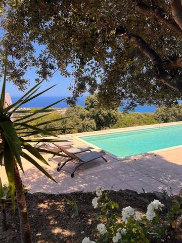 Maison d’hôte pour 3 personnes, avec jardin et vue ainsi que piscine et terrasse, animaux acceptés à Lumio