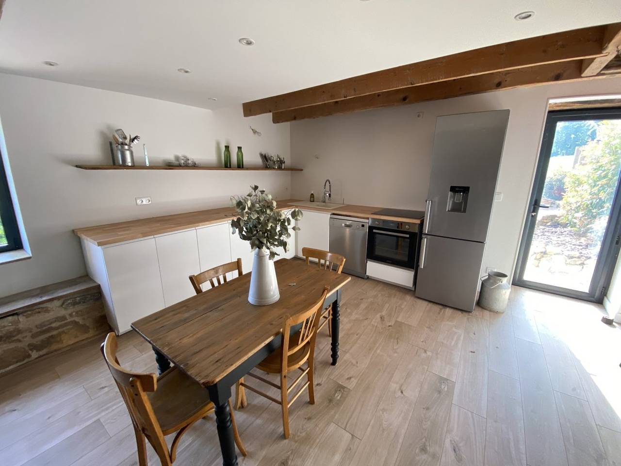 Superbe gîte moderne, authentique dans le Beaujolais in Ville-sur-Jarnioux, Beaujolais