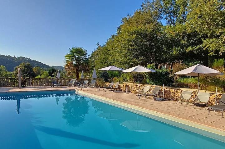 Gîte pour 6 personnes, avec Terrasse ainsi que Jardin et Piscine