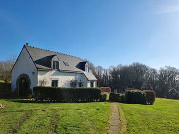 Gîte pour 6 personnes, avec terrasse ainsi que jardin et piscine, animaux acceptés à Quistinic