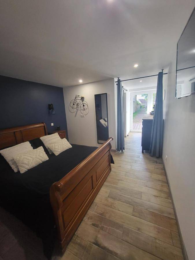 Location de vacances pour 2 personnes, avec Terrasse ainsi que Jardin et Vue dans Moult - 3