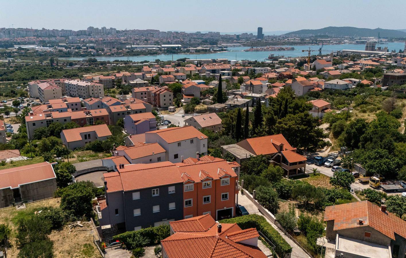 Ganze Ferienwohnung, Gemütliche 2-Zimmer-Wohnung mit Pool, WLAN und Terrasse in der Nähe der Sehenswürdigkeiten von Solin in Solin, Split-Dalmatien