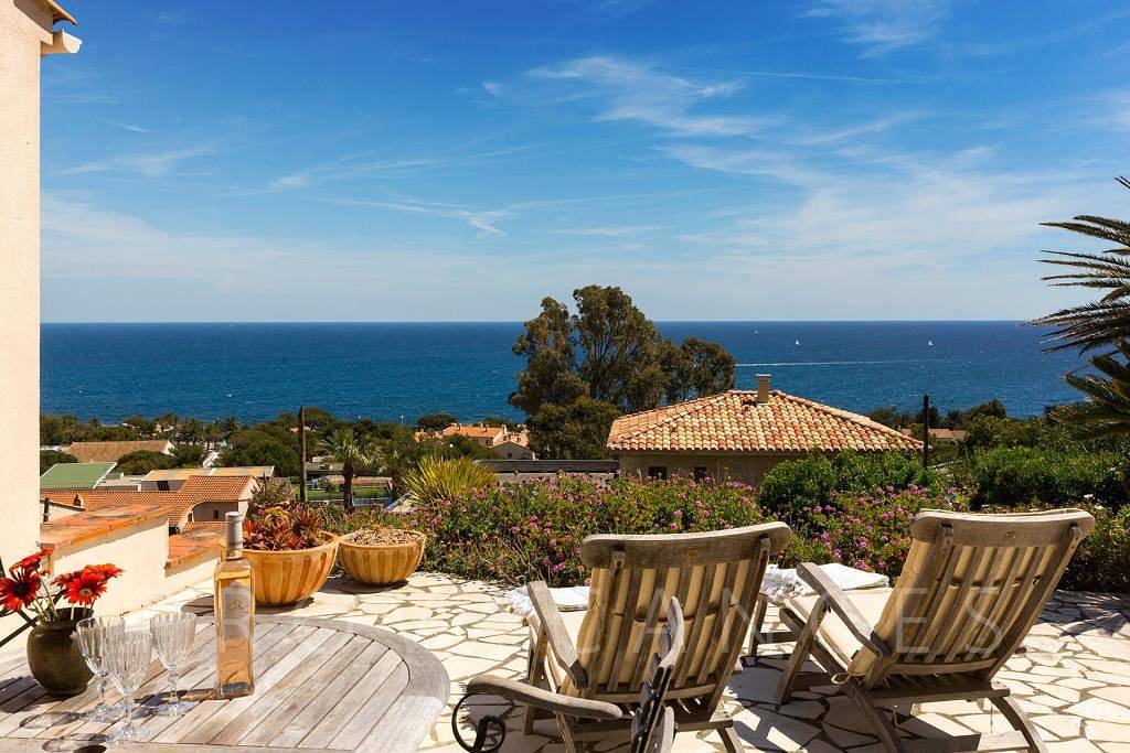 Schönes Ferienhaus mit Pool und Meerblick in Les Issambres in Les Issambres, Roquebrune-sur-Argens