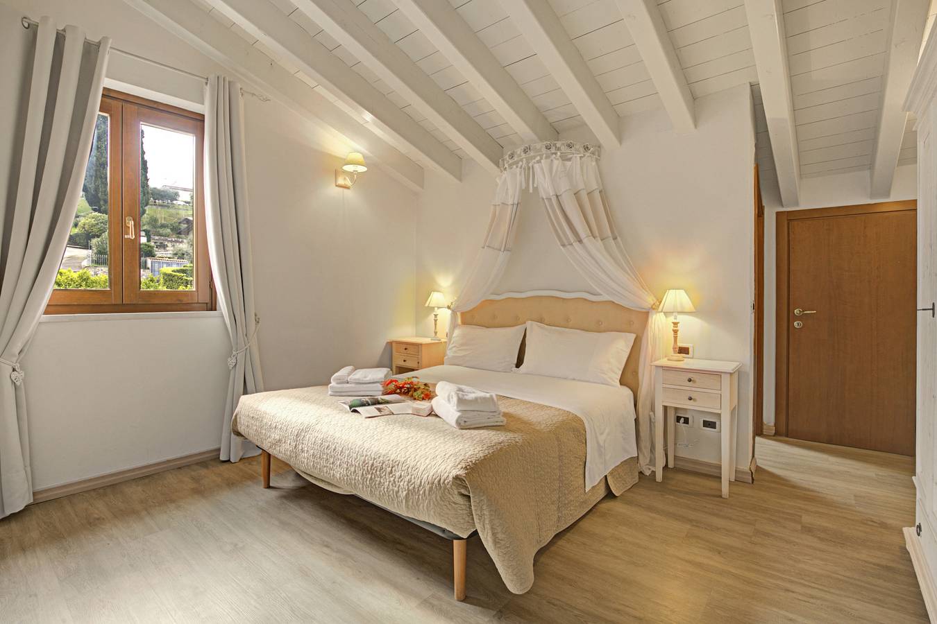 Appartamento intero, Agriturismo Apartment Torre heated pool in Padenghe sul Garda, Prealpi Gardesane