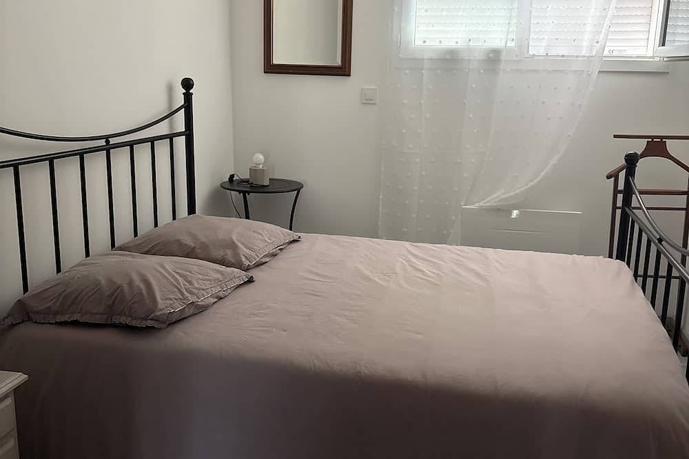 Ground floor of a house 50 m from the garrigue, 18 km from Nîmes, 30 km from the sea in Vergèze, Nimes region