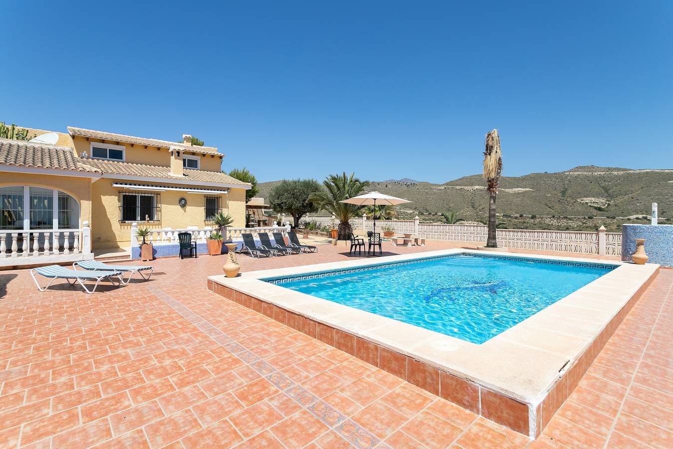 Villa Filip with Fantastic Sea View, Pool & Wi-Fi in La Merced, el Campello