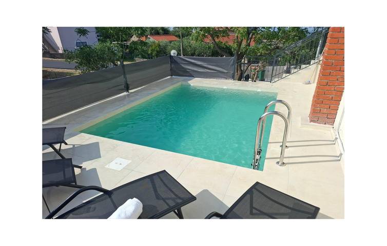 Ferienhaus für 6 Personen, mit Terrasse in Posedarje