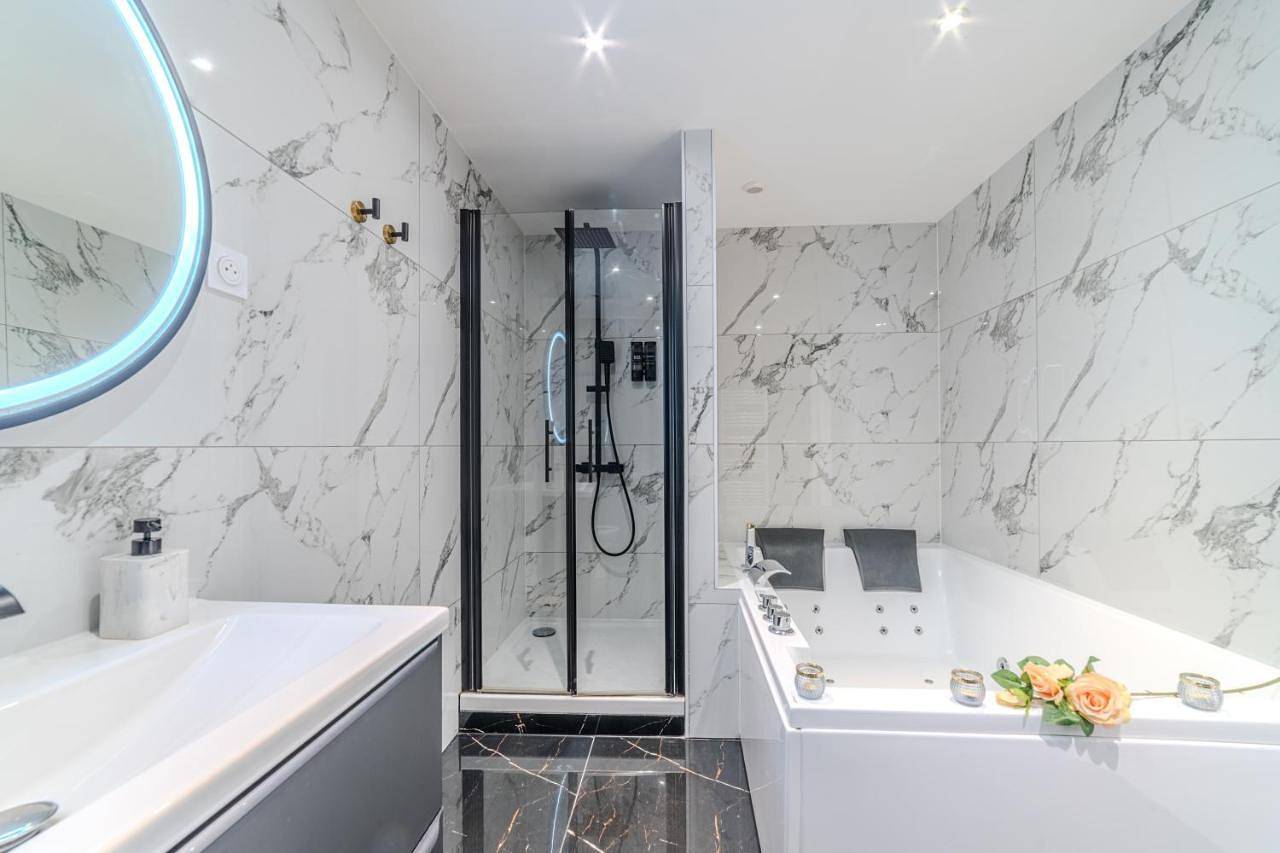 Appartement entier, Love Room - Amour Chic et Intime in Montbrison