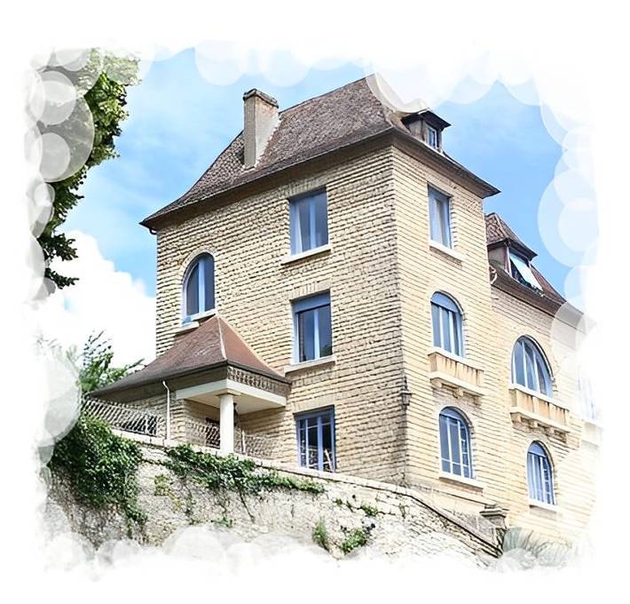 Gîte pour 18 personnes, avec piscine ainsi que jardin et terrasse, animaux acceptés