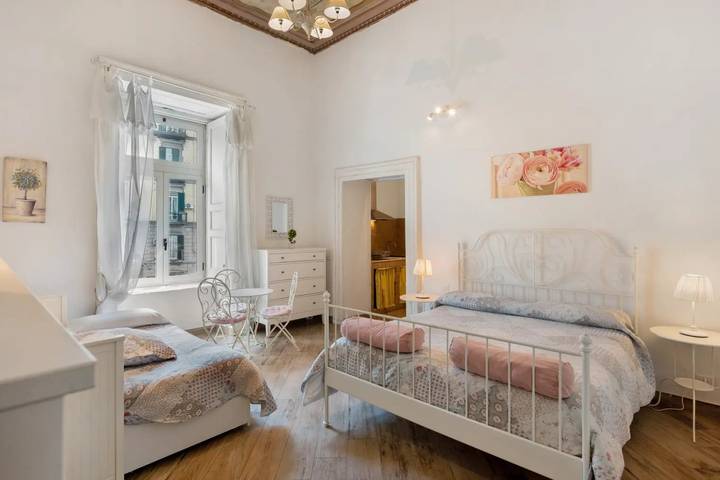 Ferienwohnung 'Romantico Monolocale In Pieno Centro' mit Balkon, Wi-Fi und Klimaanlage in Neapel, Neapel Provinz