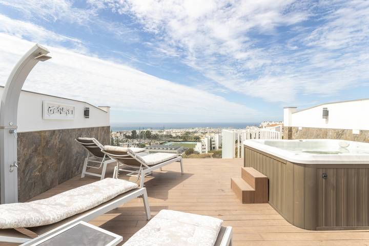 Entire apartment, Holiday Apartment "Nerja Luxury" with Sea View, Terrace & Wi-Fi in Nerja, Cordillera Penibética