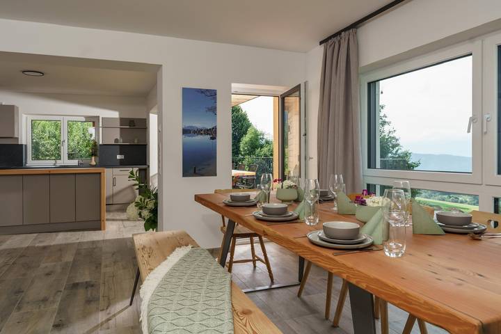 Ferienhaus für 10 Personen, mit Balkon und Seeblick sowie Garten - 1