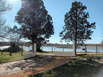 Chambre d’hôte pour 2 personnes, avec vue sur le lac et jardin dans la Sarthe