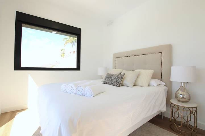 Beautiful Villa for 6 people, Wifi, private and heated pool, 8min from the beach in Adeje, South Tenerife