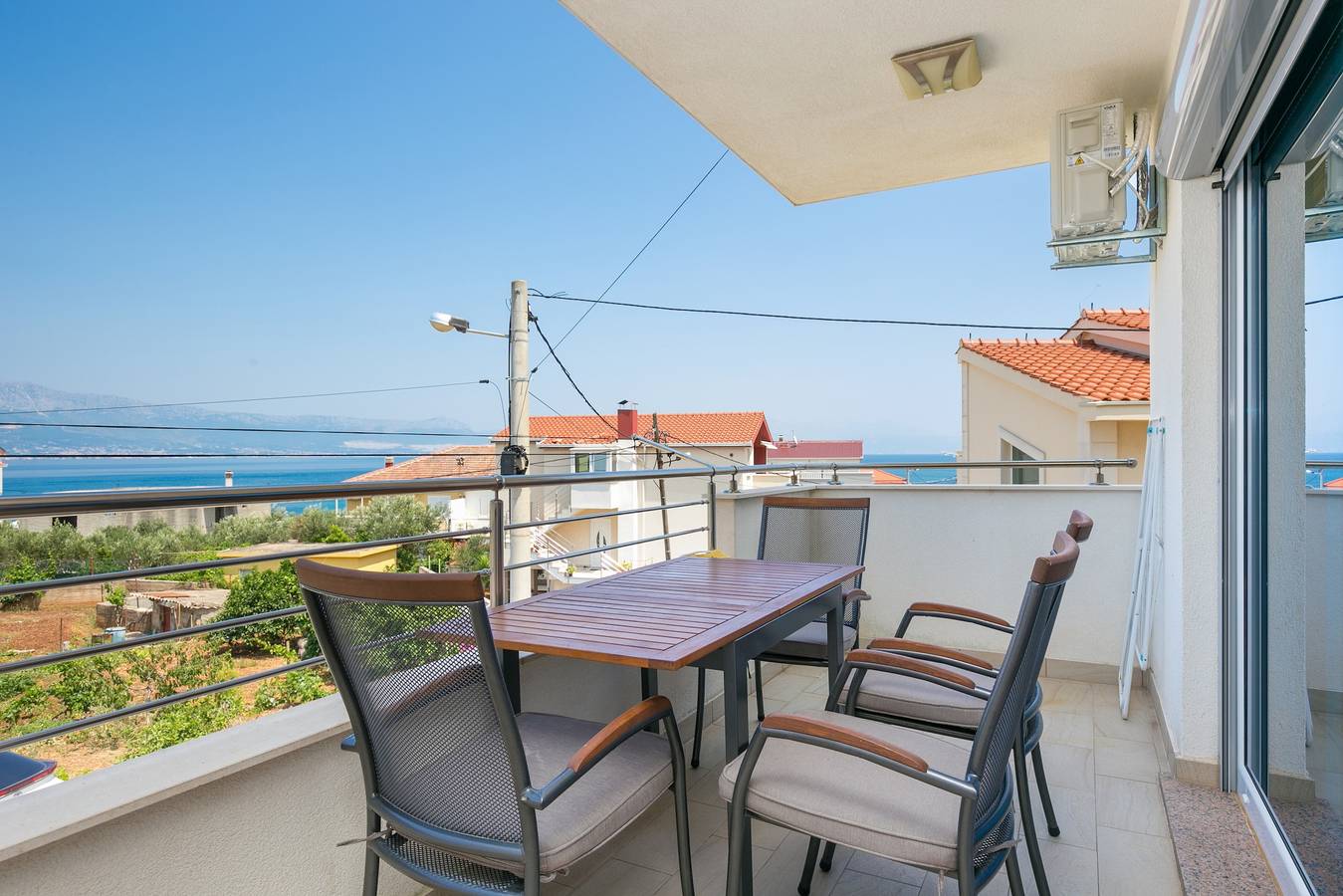 Ganze Wohnung, 1-Zimmer-Ferienwohnung mit Terrasse und Meerblick Slatine, Ciovo A-24266-d in Slatine, Ciovo