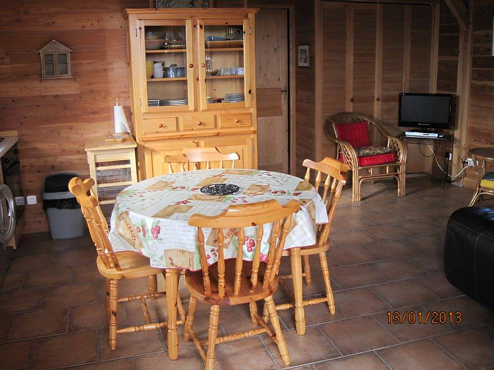 Charmant chalet niché dans les Causses du Quercy in Montvalent, Lot