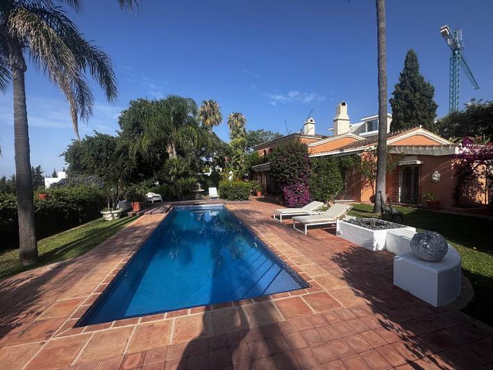 Casa de vacaciones para 10 personas, con jardín, Se admiten mascotas en Benahavís