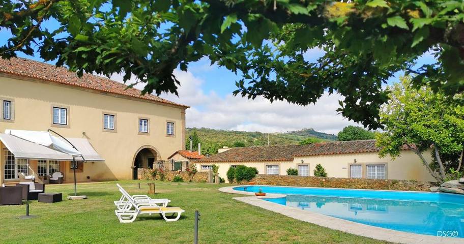 Gîte pour 4 personnes, avec vue ainsi que piscine et jardin dans Figueira de Castelo Rodrigo