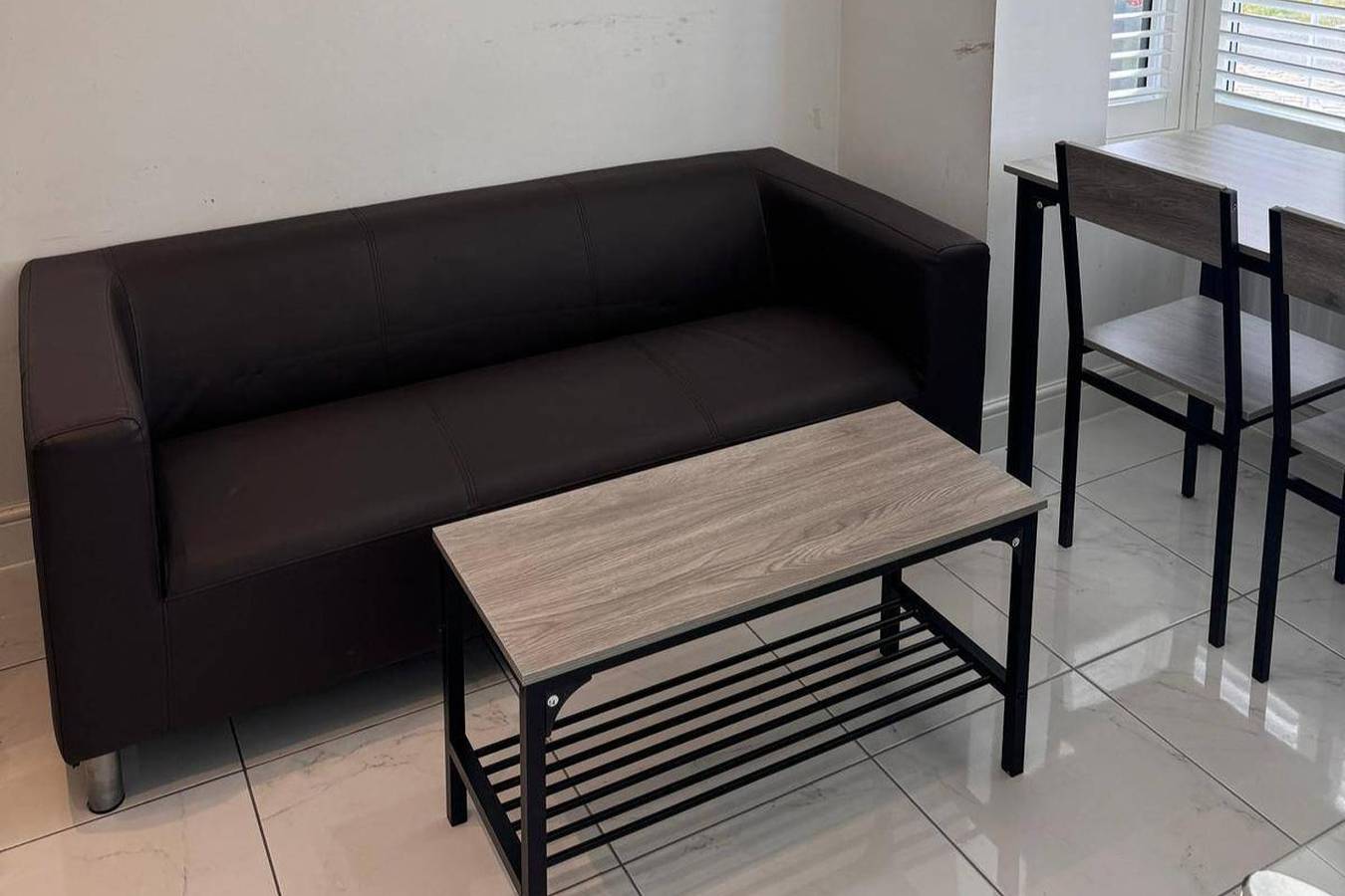 House - Sleeps 11 - Parking - Station Close in Preston, Lancashire