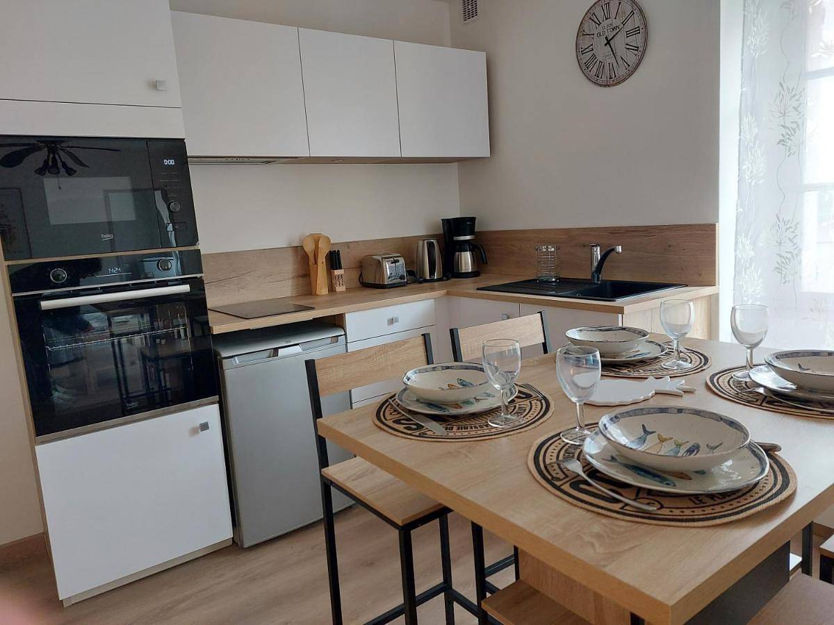 Appartement entier, One-Bedroom Apartment in Mandelieu-la-Napoule, Massif de l'Esterel