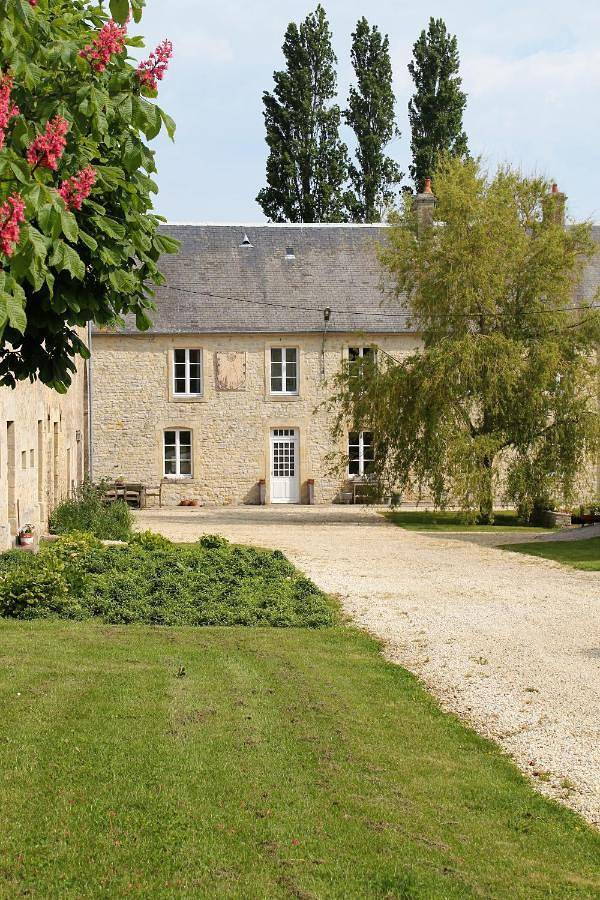 Location de vacances pour 2 personnes, avec vue et jardin à Asnières-en-Bessin