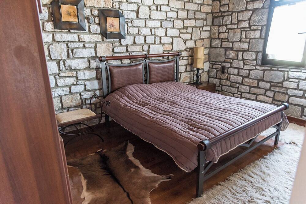 Stone mansion Anavriti in Peloponnese region