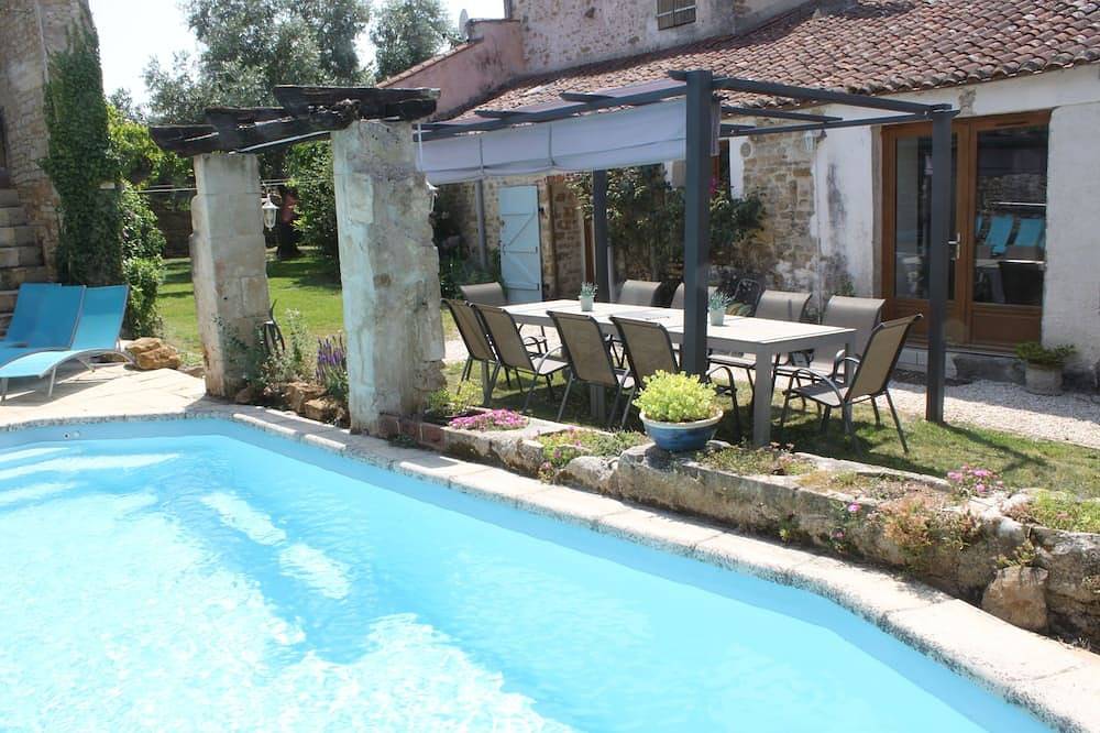 Gîte de 5 chambres avec piscine privée dans le cadre du village in La Chapelle-Thémer, Fontenay-le-Comte