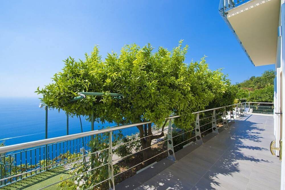 Casa Lisuccia nelle  verdi colline della Costiera in San Michele Salerno, Costiera amalfitana