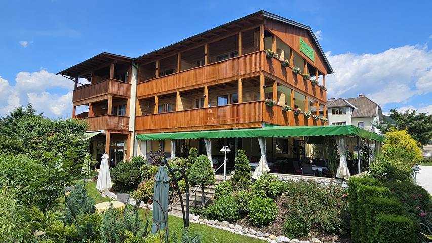 Hotel für 2 Personen, mit Balkon und Terrasse sowie Garten und Pool in Seeboden