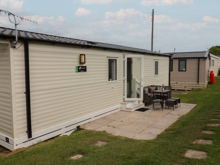 Glamping for 6 people, with pool in Jurassic Coast