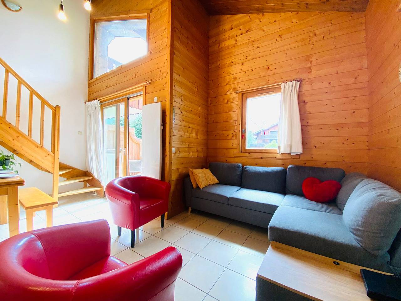 Ganze Wohnung, Duplex gemütlich: in der Nähe der Seilbahn, ruhig gelegen, familienfreundlich, 3-Sterne-Komfort in Samoëns, Region Bonneville