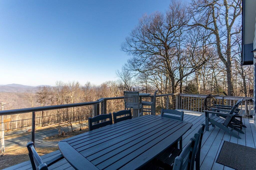 Owens Perch - pet friendly, big views near downtown Boone in Blue Ridge Parkway, Watauga County