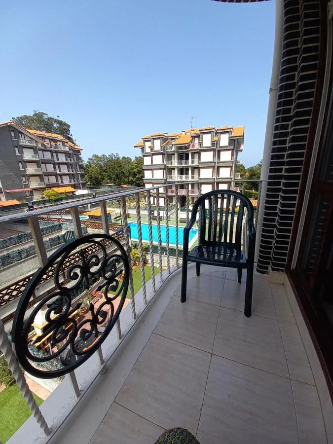 Apartamento de vacaciones para 4 personas, con vistas y piscina además de piscina para niños y jardín - 1