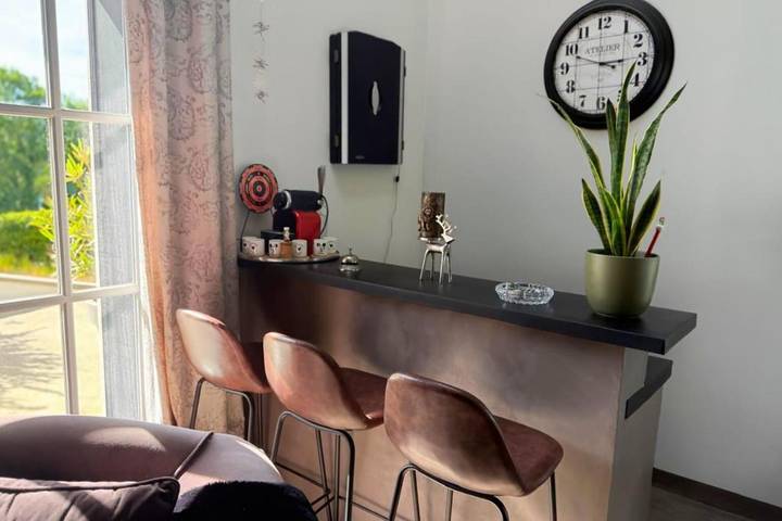 Location de vacances pour 2 personnes, avec vue sur le lac et jardin ainsi que terrasse et piscine dans Lac de Paladru - 4