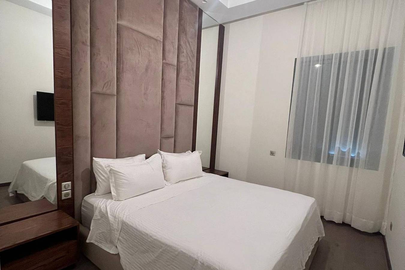 Entire holiday apartment, 2 Bed Apartment - Balcony, Parking, Wifi in Casablanca, Grand Casablanca region