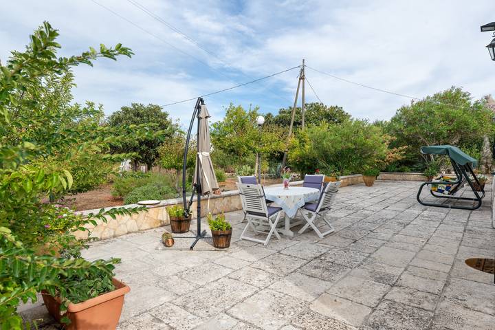 Villa Annarè with Wi-Fi and Air Conditioning in Martina Franca, Taranto Province